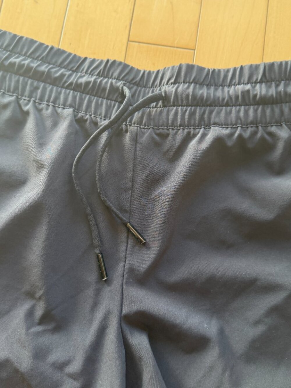 Athleta Baja Perforated Laser Cut Featherweight Stretch Shorts Size 8 Black - Picture 5 of 11